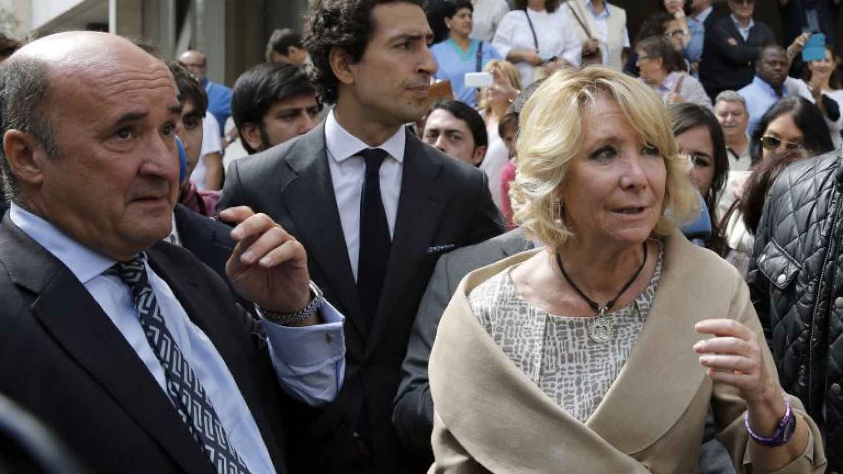 Esperanza Aguirre junto a Beltrán Gutiérrez, uno de sus hombres fuertes cuando presidía Madrid