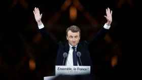 Macron durante su discurso de este domingo por la noche frente al Louvre