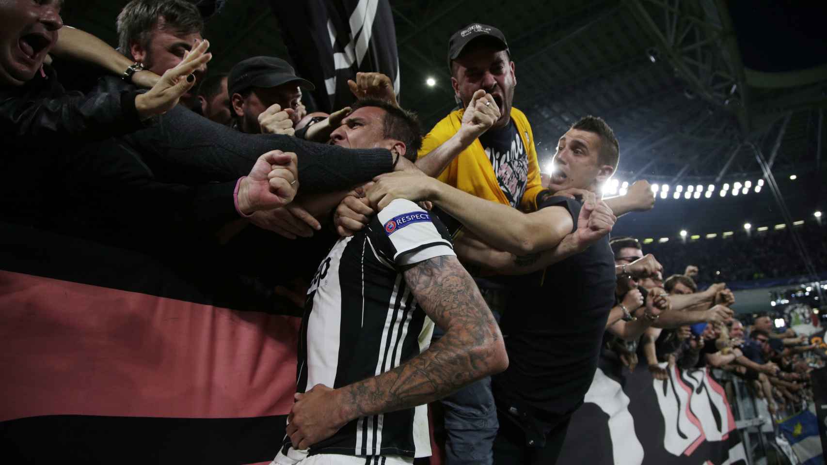 Mandzukic celebra su gol contra la Juventus.