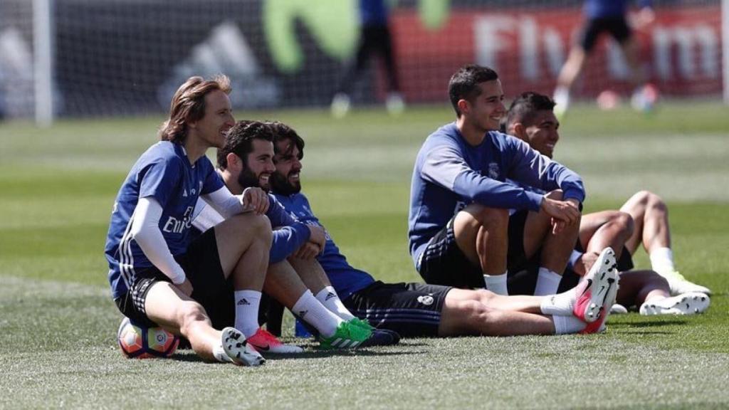 Lucas, Modric, Nacho, Isco y Casemiro en un entrenamiento. Foto: Twitter (@Lucasvazquez91)