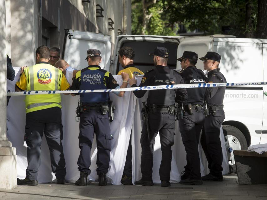 El suceso tuvo lugar en el número 4 de la madrileña calle Hermanos Bécquer, en el distrito de Salamanca.