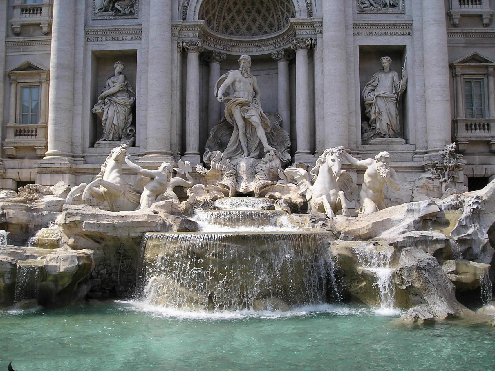 Roma estudia que los turistas no se detengan ante la Fontana de Trevi.