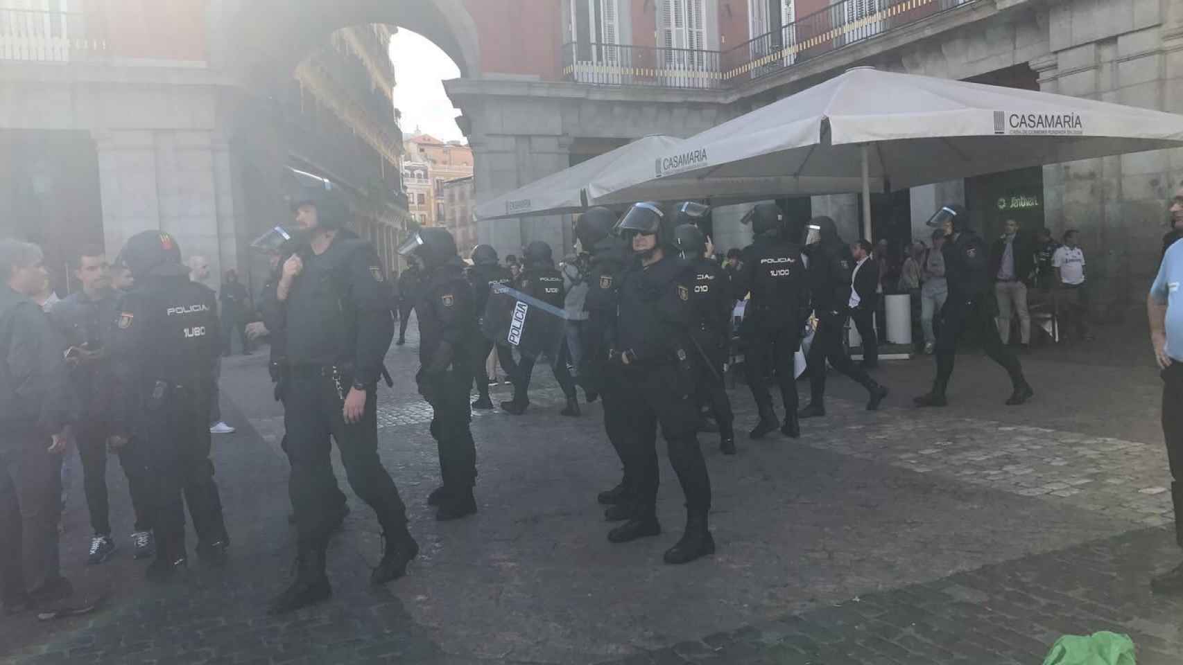 La Policía Nacional en la Plaza Mayor de Madrid este miércoles.