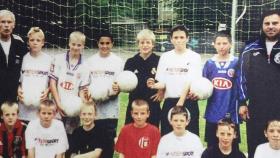 Toni Kroos, en el centro de la imágen, con una camiseta del Real Madrid. Foto: Twitter (@DFB_Team_EN)