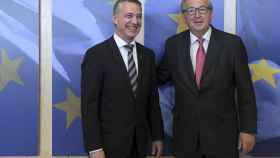 El lehendakari Urkullu posa con Juncker en la sede de la Comisión en Bruselas