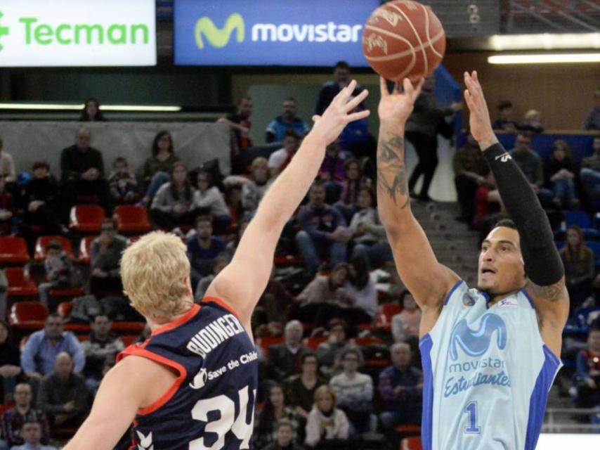 Jackson lanza ante el Baskonia.