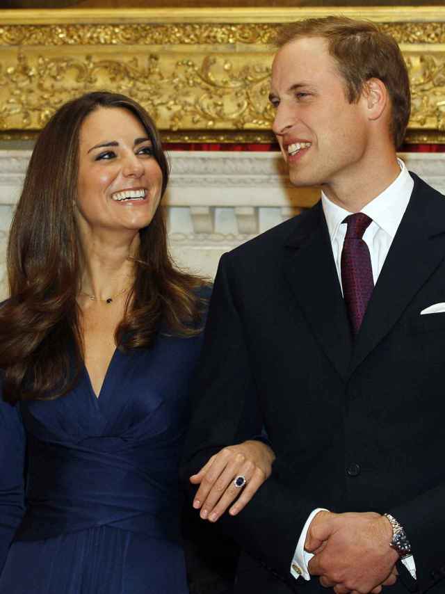 La duquesa de Cambridge posa con el anillo de compromiso de Diana de Gales.