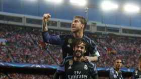 Ramos e Isco celebrando el gol del malagueño en el Calderón