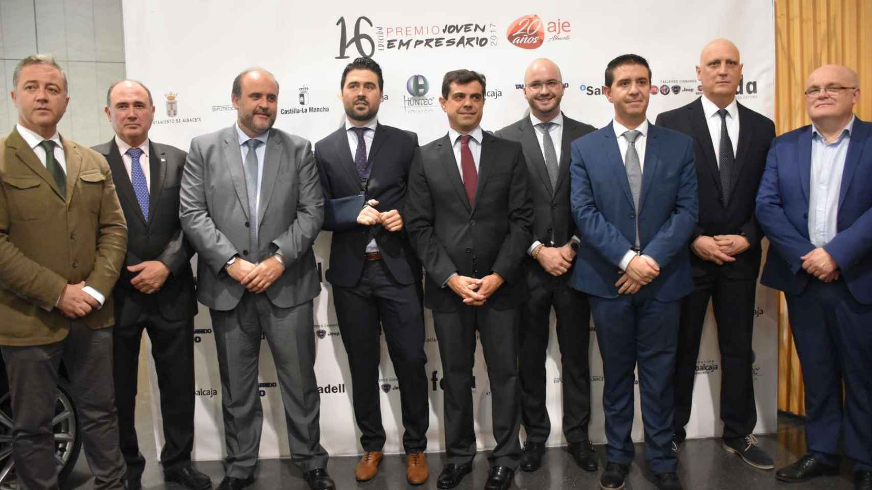 Foto de familia en la entrega de Los Premios Jóvenes Empresarios de AJE Albacete