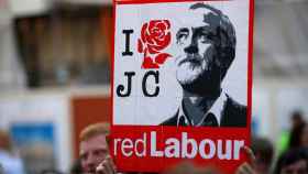 Pancarta a favor del líder laborista británico Jeremy Corbyn