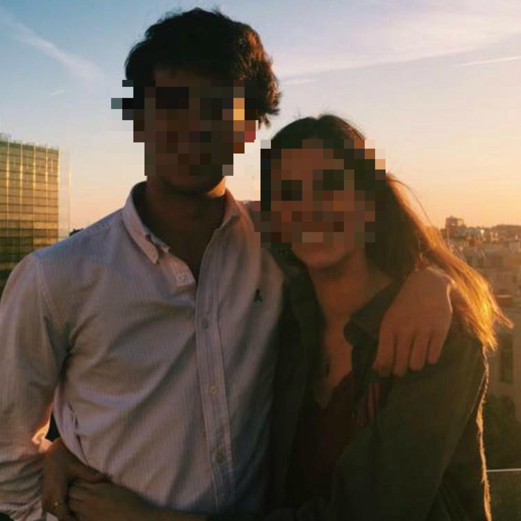 J. y B., de 17 años, llevaban uno como novios.