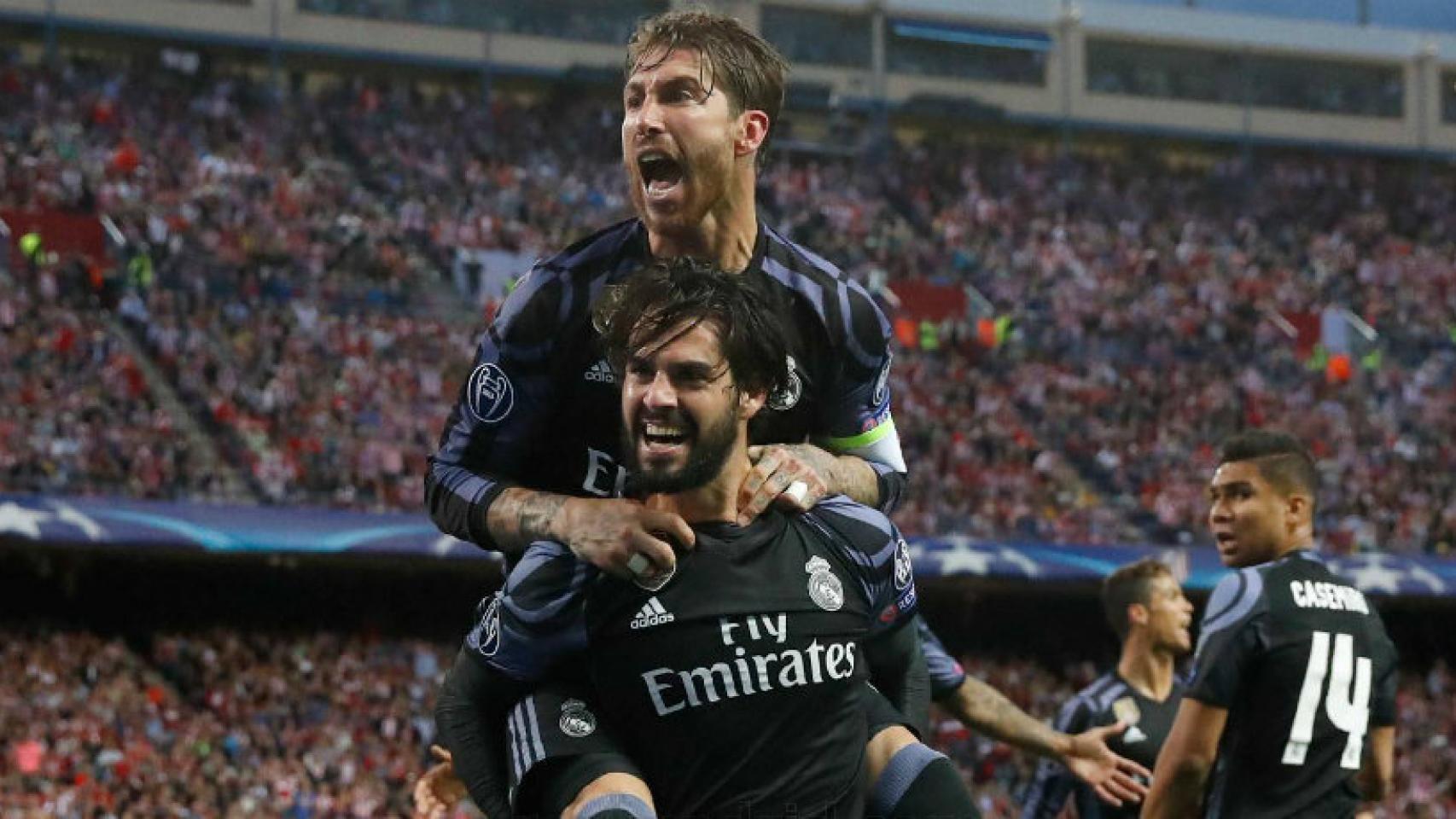 Isco y Ramos celebrando el gol del malagueño al Atleti