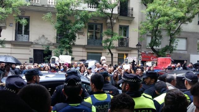 Protesta ante el centro cultural en Madrid.