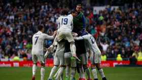 Los jugadores del Real Madrid celebran el gol de Marcelo ante el Valencia.
