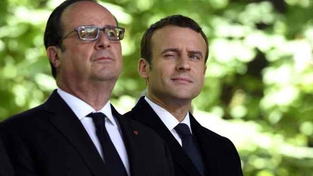Hollande y Macron, durante un acto este viernes en París