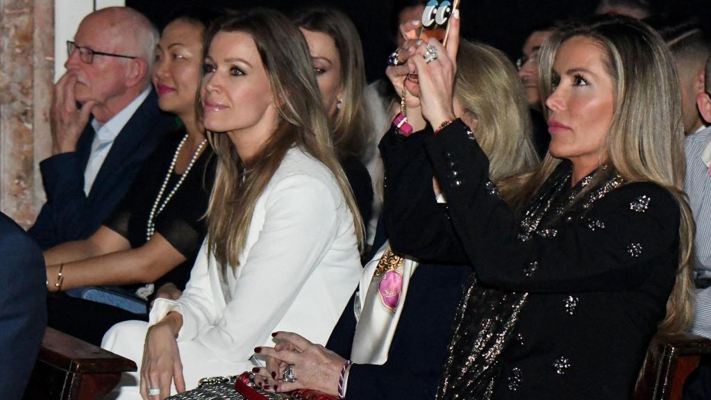 Raquel Bernal, en Semana Santa, al lado de la novia de Banderas, Nicole Kimpel.