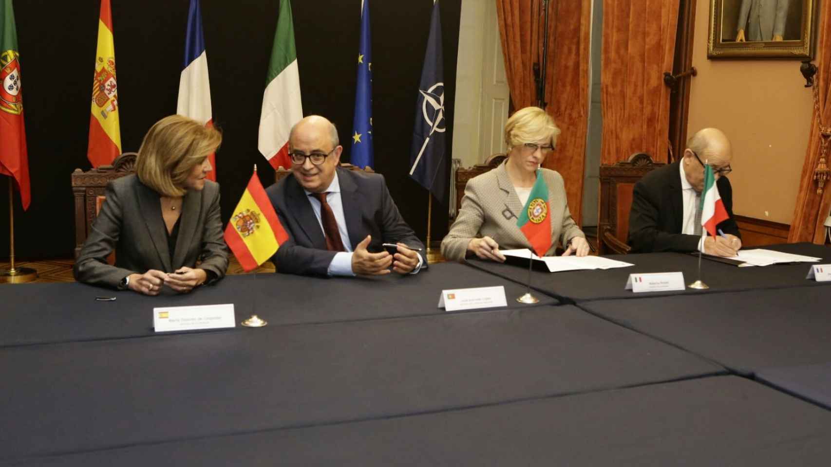 Cospedal se reunió en Oporto con sus homólogos portugués, italiano y francés para analizar las amenazas del Mediterráneo.