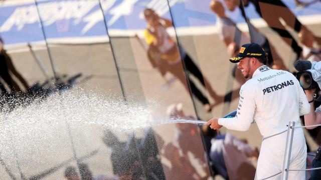 Hamilton celebra su victoria en Montmeló.