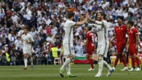 Ramos felicita a Nacho. Foto: Pedro Rodríguez / El Bernabéu