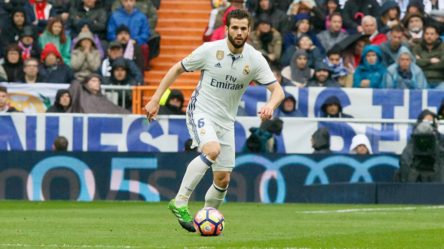 Nacho Fernández subiendo el balón Fotógrafo: Manu Laya / El Bernabéu