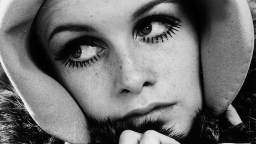 La mirada dulce de Twiggy captó la atención de numerosos editoriales de moda. | Foto: Getty Images.