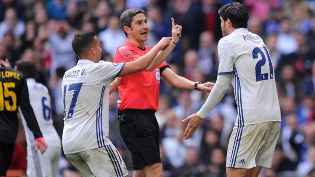 Undiano Mallenco da instrucciones a Ramos.