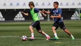 Modric y Lucas Vázquez en el entrenamiento