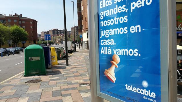 'Ellos son más grandes, pero nosotros jugamos en casa', cartel promocional de Telecable