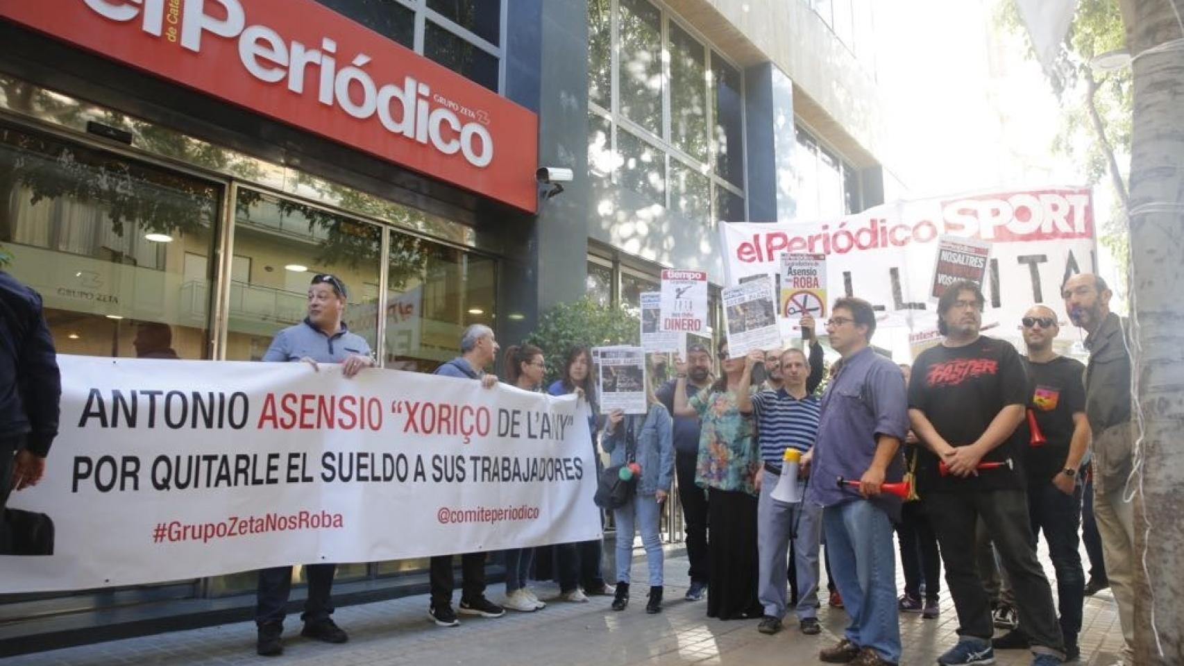 Huelga en la sede de 'El Periódico de Catalunya' esta mañana.