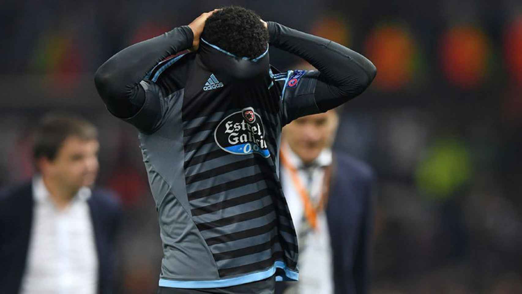 Bondonga se lamenta tras el partido en Old Trafford de Europa League. Foto: es.uefa.com/europaleague
