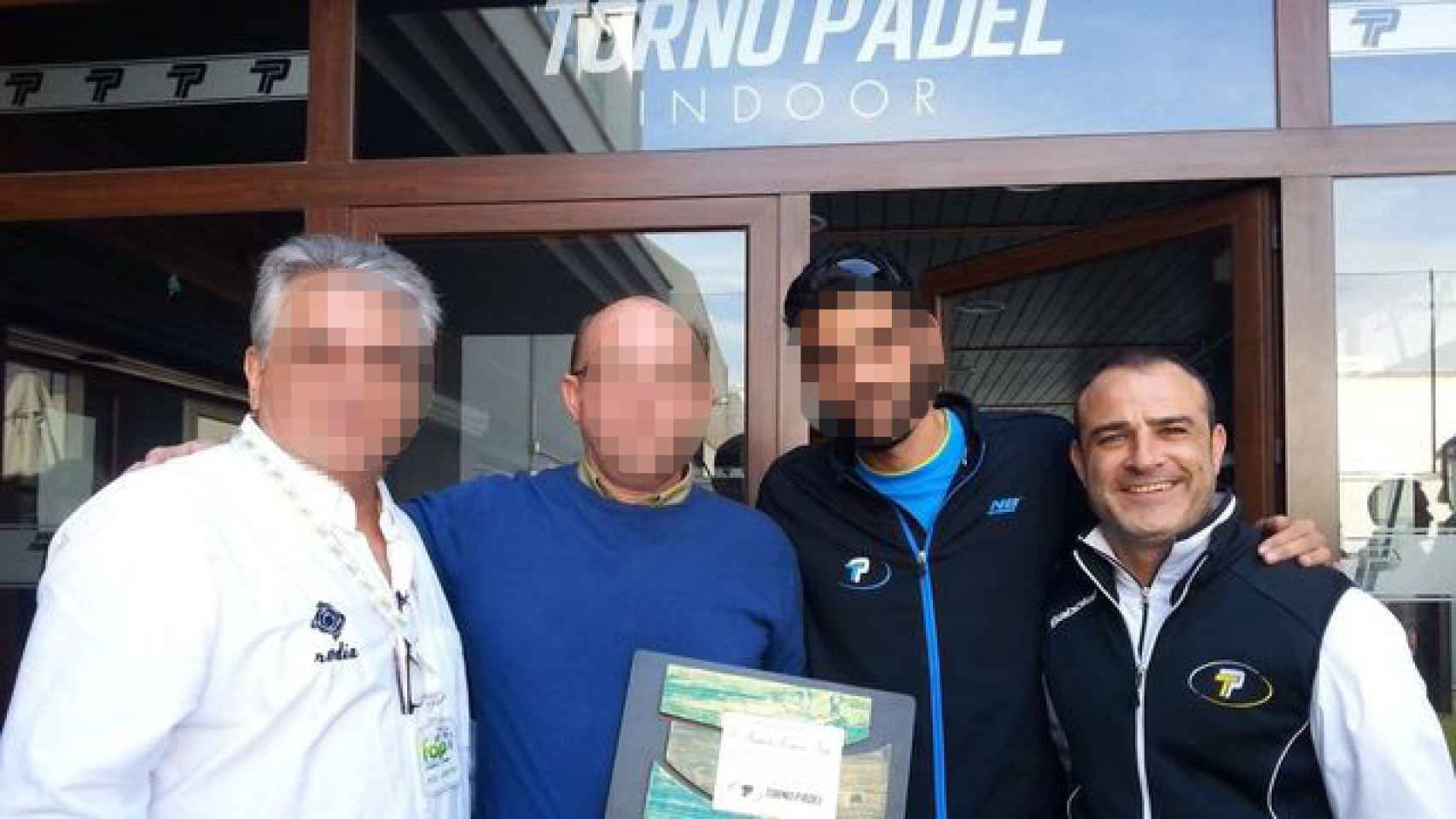 Jacobo Millán García (primero por la derecha) usó su empresa de pádel en Chiclana de la Frontera (Cádiz) para lavar el dinero procedente del narcotráfico. Así lo piensan los investigadores policiales.