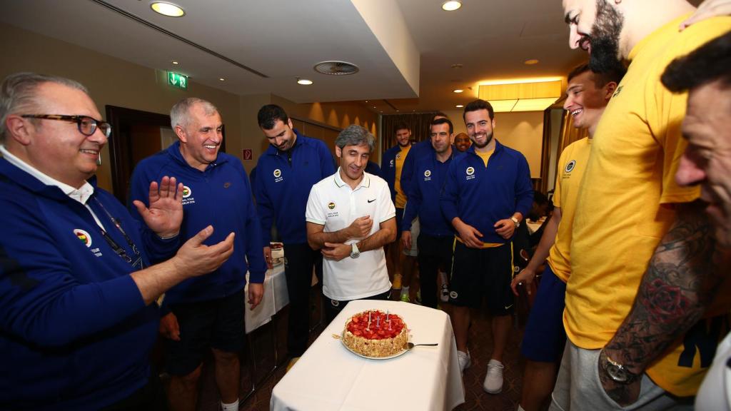 Obradovic e Izquierdo juntos en uno de los cumpleaños del segundo.