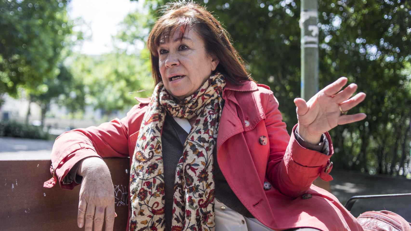 La exministra de Medio Ambiente, Cristina Narbona, en un parque de Madrid.