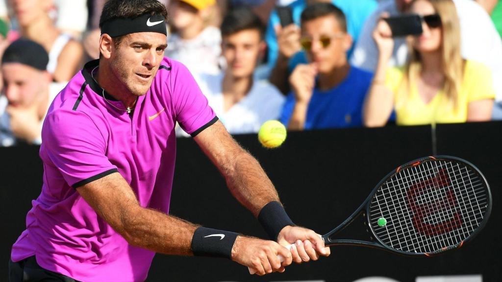 Del Potro, golpeando un revés en octavos de final de Roma.