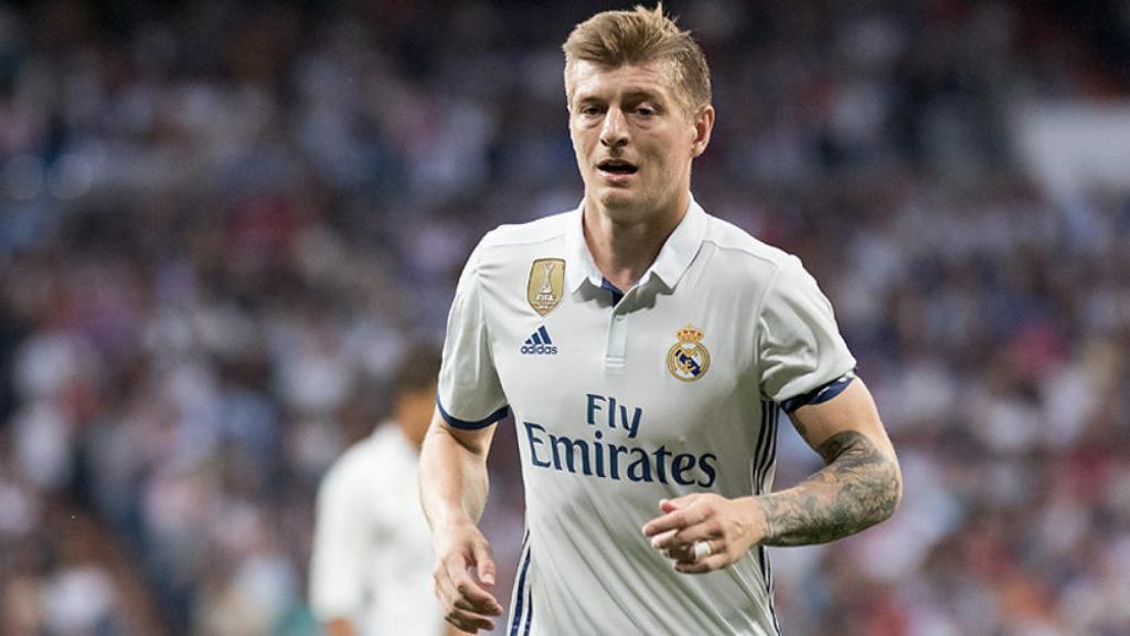 Toni Kroos durante el partido frente al Sevilla en el Santiago Bernabéu. Foto: Pedro Rodríguez / El Bernabéu