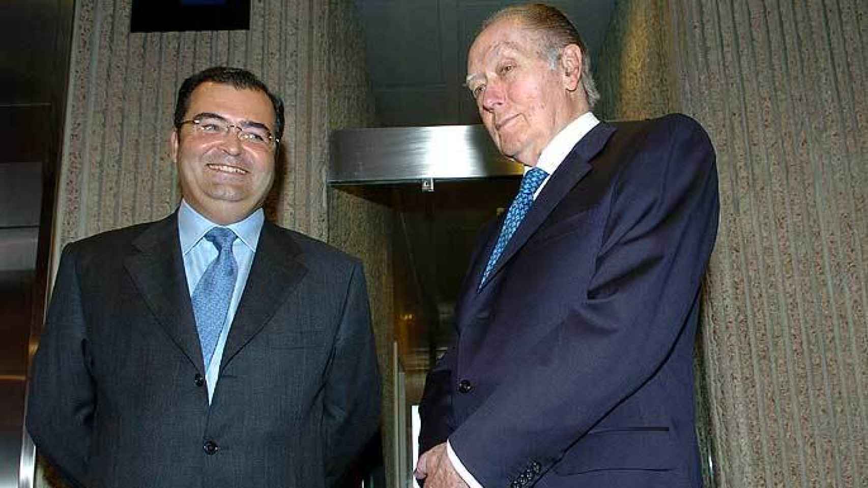 A la derecha, el ex presidente del Popular, Luis Valls, con su sucesor, un joven Ángel Ron, en una imagen de 2004.