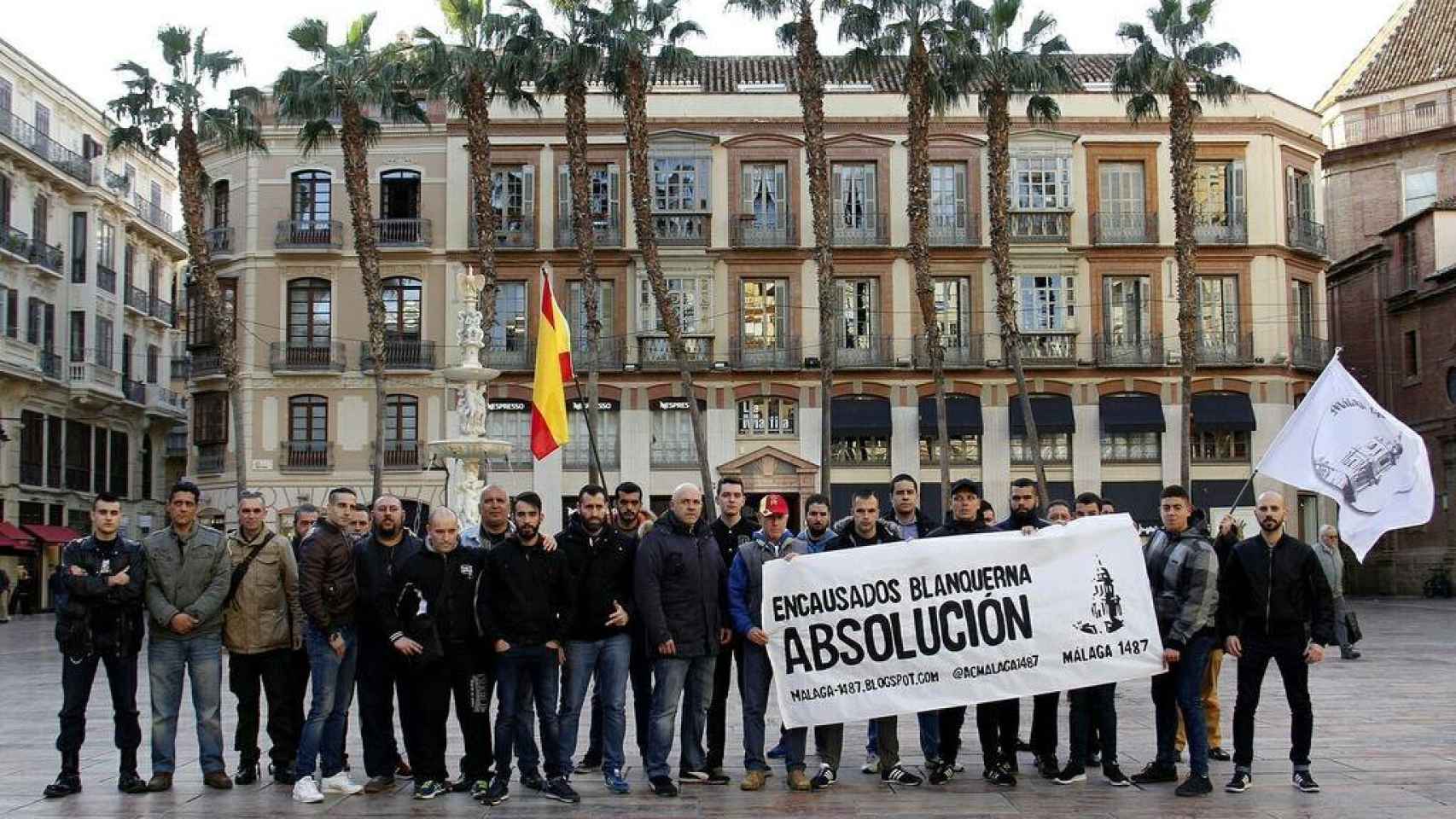 Miembros de Málaga 1487 manifestándose contra los detenidos por el ataque a Blanquerna.