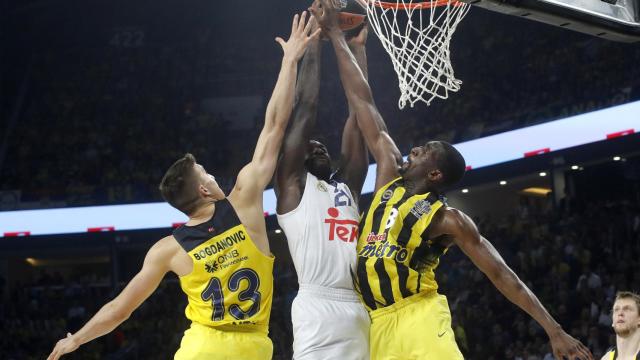 Hunter no puede ni con Bogdanovic ni con Udoh.