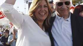 Susana Díaz y Alfonso Guerra durante el acto de campaña celebrado el viernes  en Sevilla.