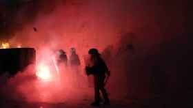 Disturbios frente al Parlamento griego durante la votación de los últimos recortes