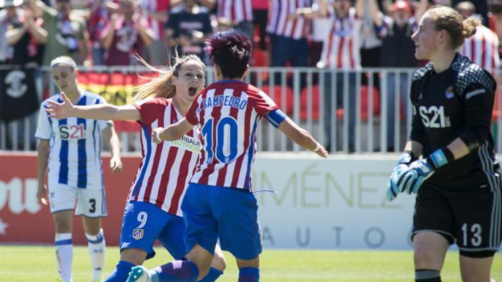 Las jugadoras del Atlético de Madrid celebran un gol en la victoria contra la Real Sociedad.
