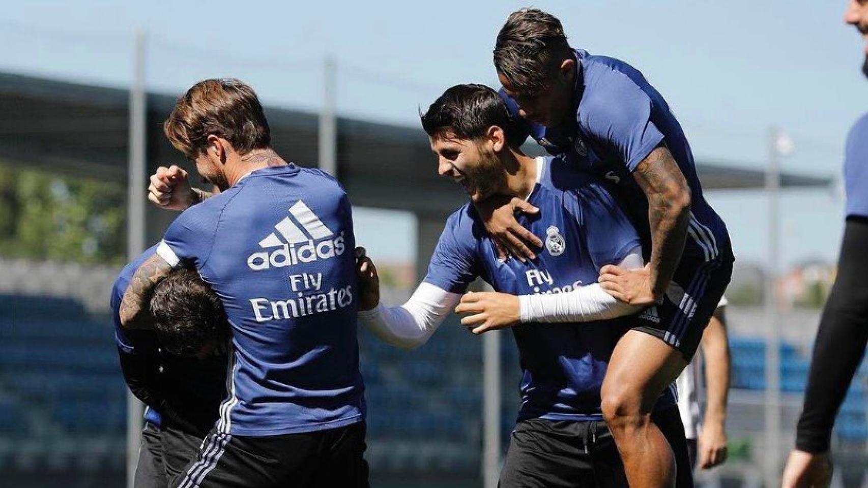 Ramos, Morata, Mariano, Nacho e Isco de risas en el entrenamiento. Foto. (@alvaromorata)