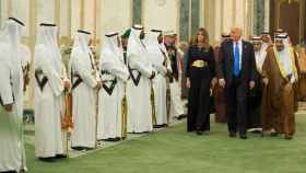 Donald Trump y su mujer, Ivanka, con el rey de Arabia Saudí.
