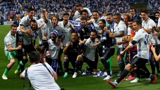 Los jugadores del Real Madrid celebran la Liga en Málaga.