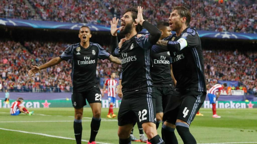 Isco celebrando el gol al Atleti con sus compañeros