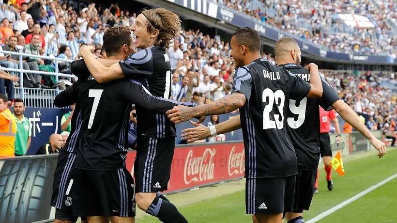 Modric abraza a Cristiano tras el gol