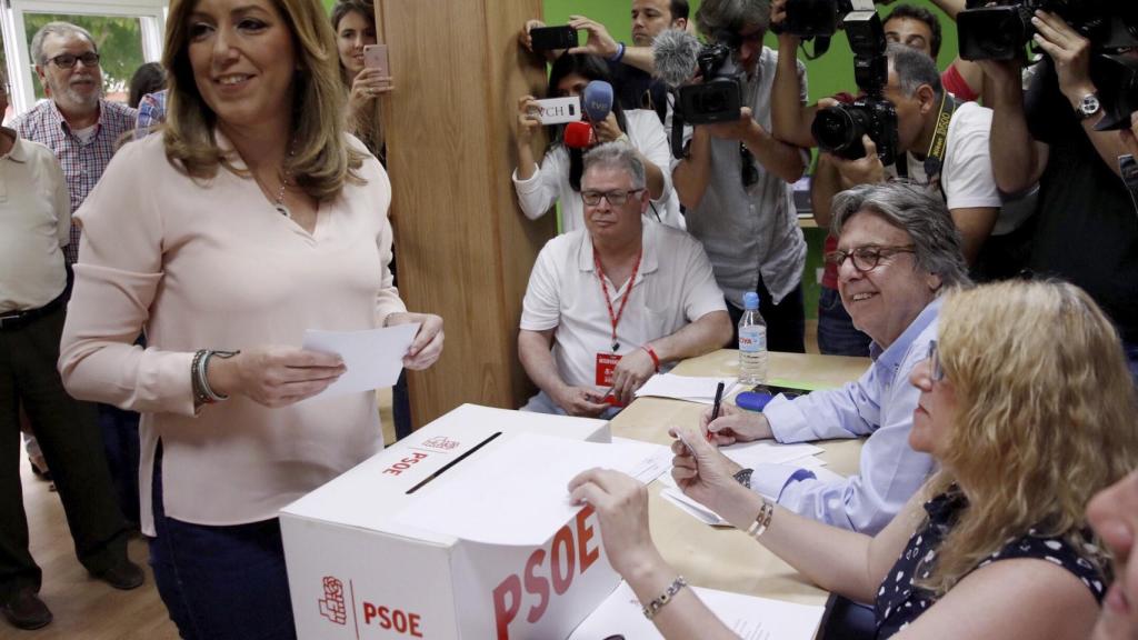 Díaz ha votado a primera hora de la mañana en la agrupación de Triana-Los Remedios