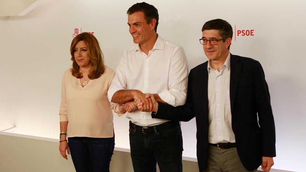 Los tres candidatos se hicieron una foto conjunta en la sala de prensa, no ante los militantes.