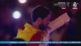 Sergio Ramos celebrando en Cibeles a ritmo de 'Despacito'