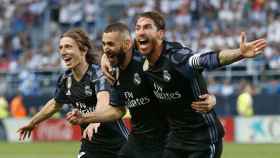 Benzema, Ramos y Modric celebrando el gol del galo